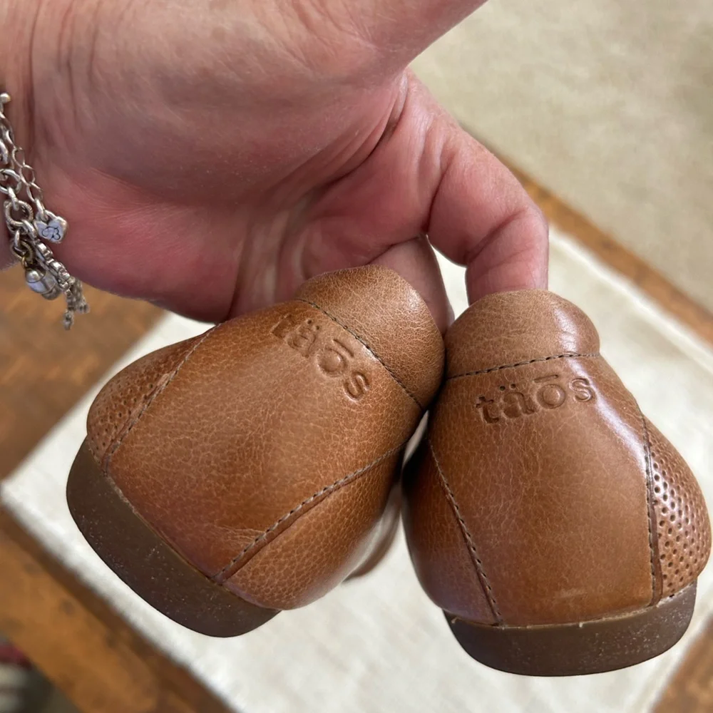 Taos Footwear Scamp Tan Brown Leather Mary Jane Flats with Strap
